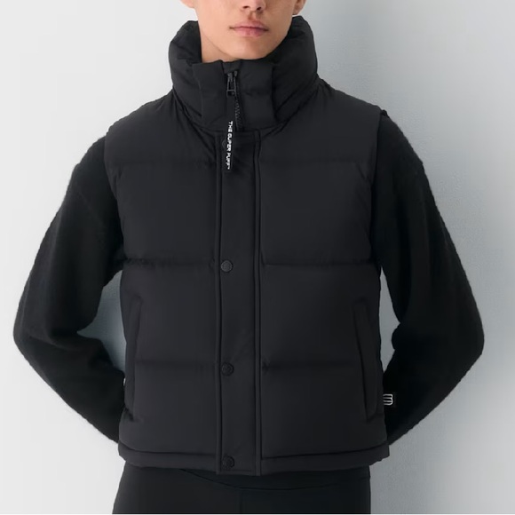 Aritzia Super Puff Shorty Vest in black LG - Picture 15 of 16